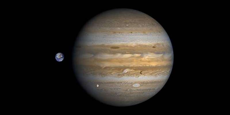 حجم كوكب المشتري إلى جوار الأرض