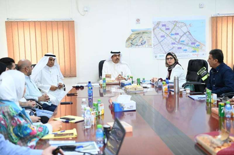 الأصفر اطلع المحافظ على عرض مرئي لمشاريع هيئة الطرق