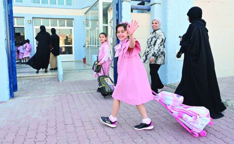  وداع الأهل عند خول المدرسة