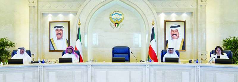 طلال الخالد مترئساً اجتماع المجلس ومتوسطاً الوزراء محمد الفارس وعلي المضف ورنا الفارس