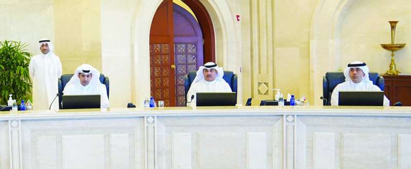 الوزراء علي الموسى وجمال الجلاوي وعبدالرحمن المطيري خلال الجلسة