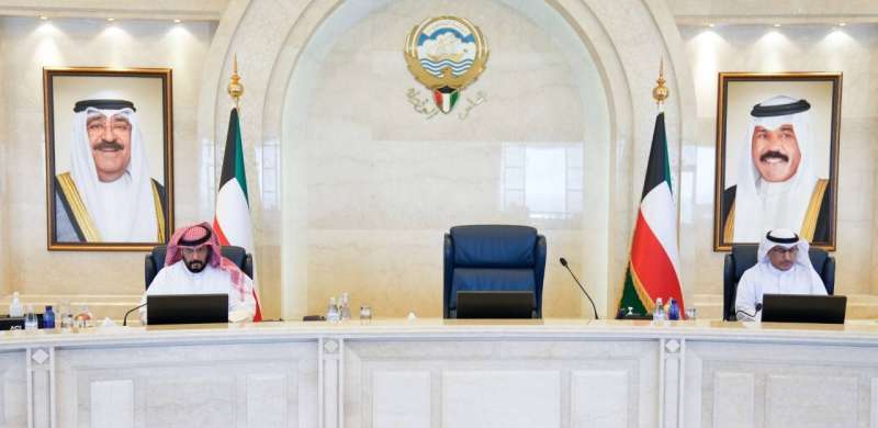 طلال الخالد مترئساً اجتماع مجلس الوزراء وإلى جانبه محمد الفارس