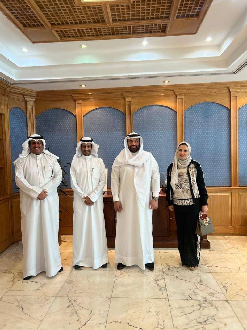 مدير الجامعة مع وفد جمعية الدراسات العليا