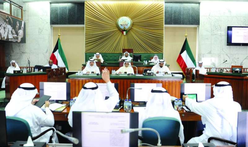 جانب من جلسة المجلس البلدي الاثنين الماضي	 (تصوير سعود سالم)
