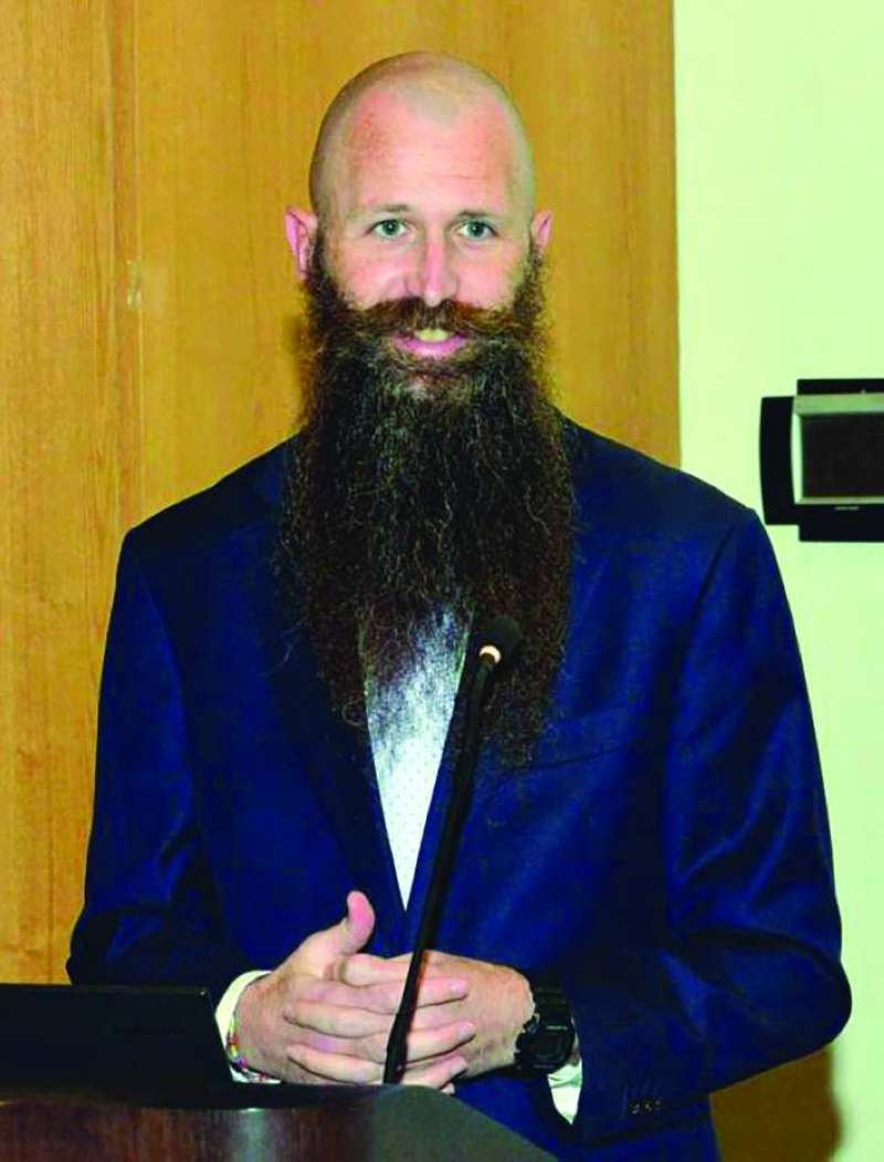 جيمس هولتسنايدر