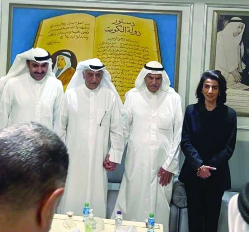 
السعدون متوسطاً النواب عالية الخالد وشعيب المويزري وشعيب شعبان
