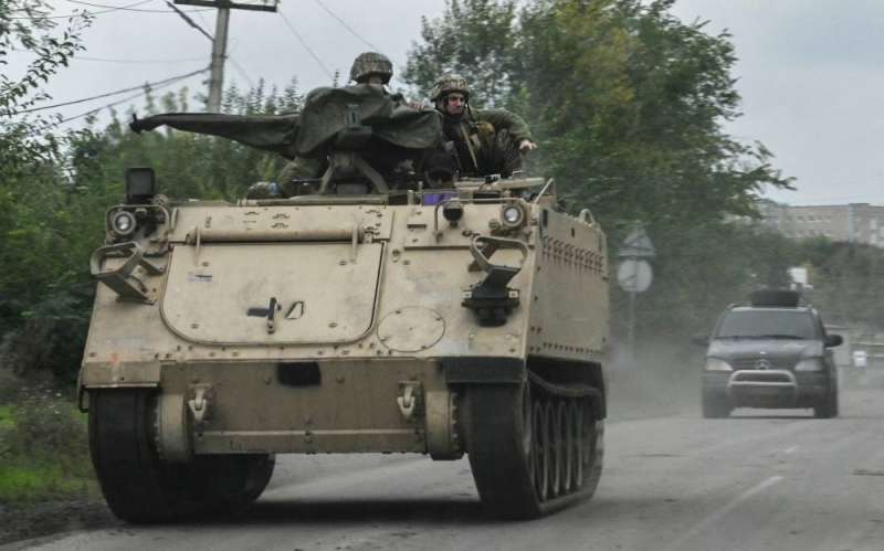 مدرعة أوكرانية على الجبهة الشرقية (أ ف ب)