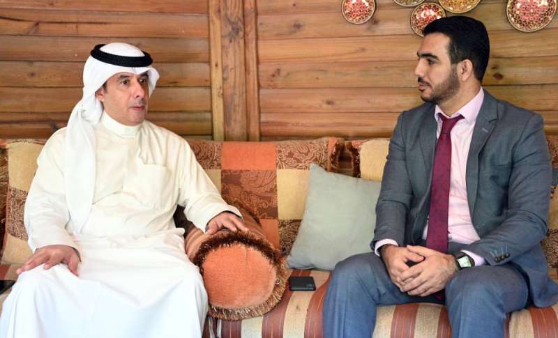 السميط متحدّثاً للزميل علي قاسم