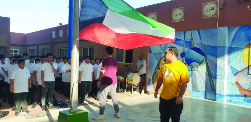 تحية العلم... في «متوسطة الشملان» 