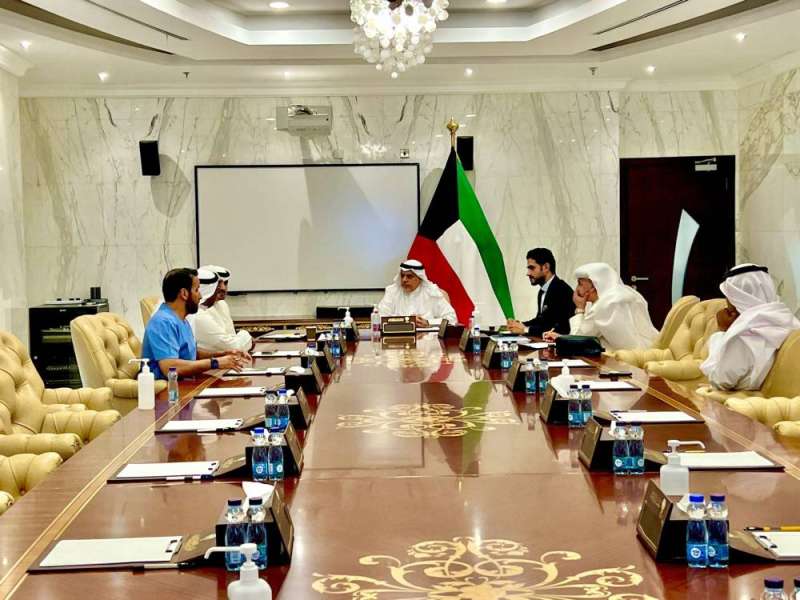  السعيد خلال لقائه أعضاء مجلس إدارة «جمعية أطباء الأسنان الكويتية»  