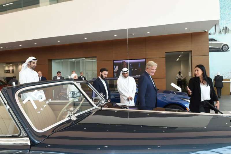 جولة في صالة عرض «كاديلاك الغانم»