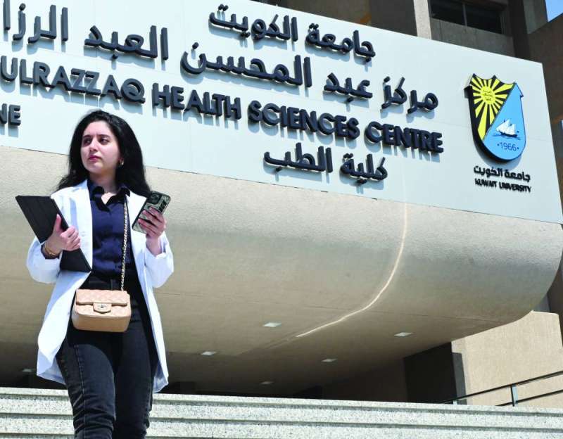 
إحدى طبيبات المستقبل عقب مشاركتها في الانتخابات 	(تصوير أسعد عبدالله ونايف العقلة)
