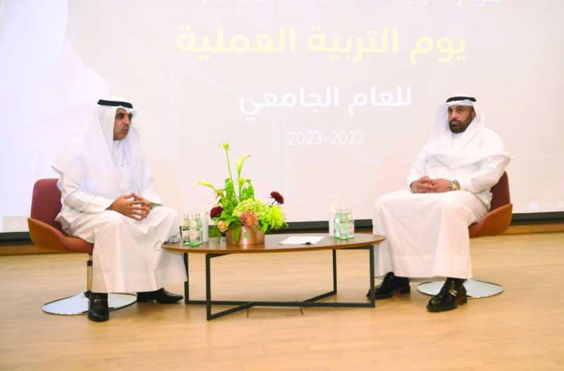 
الرومي والظفيري خلال مشاركتهم في يوم التربية العملية
