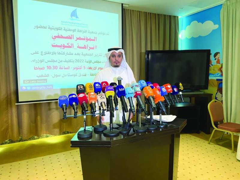 محمد ذعار العتيبي معلناً عن تقرير الجمعية