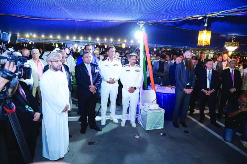 السفير الهندي وعدد من السفراء الديبلوماسيين خلال الحفل على ظهر السفينة