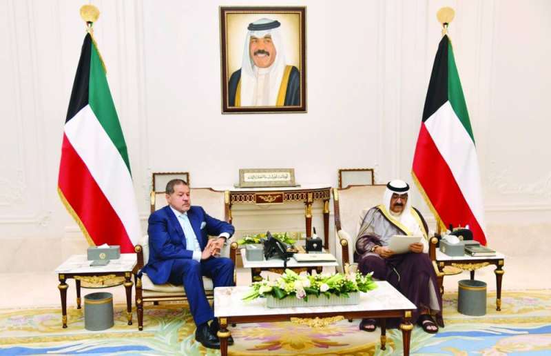 سمو ولي العهد الشيخ مشعل الأحمد الجابر الصباح يتسلم الرسالة الخطية من مبعوث الرئيس الفلسطيني (أغسطس 2022 ) 