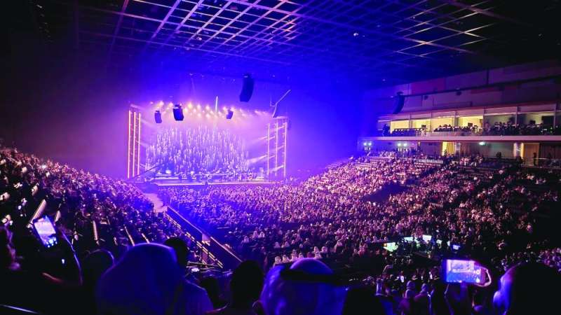 حضور بالآلاف
