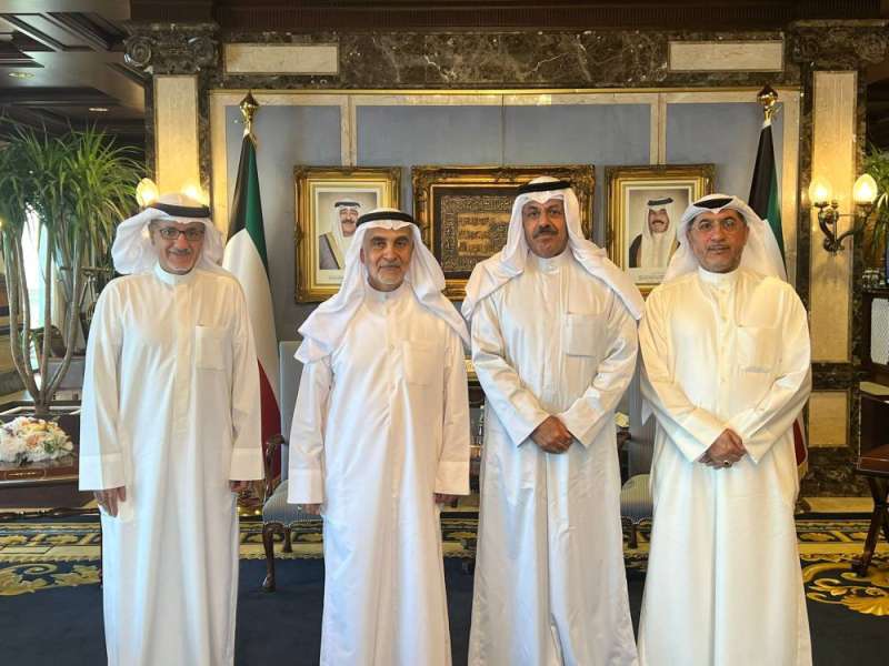 نواب التآلف الإسلامي خلال لقائهم رئيس الوزراء 