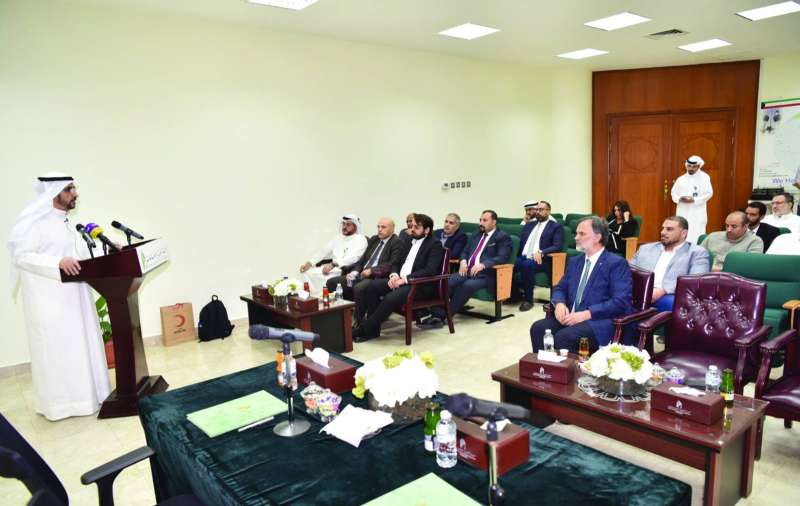 الصميط متحدثاً قبل توقيع مذكرة التفاهم