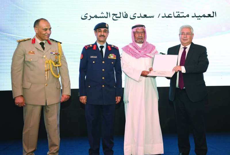السفير شلتوت مكرماً أحد قادة الكويت المشاركين في حرب أكتوبر بحضور اللواء الطريجي والعميد رجب