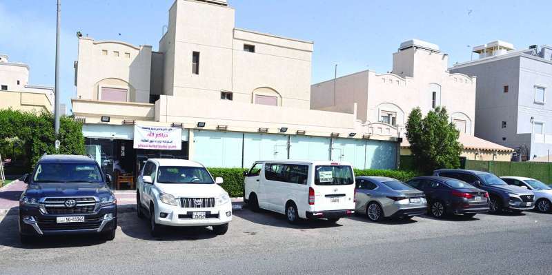 إتاحة المواقف لسيارات أولياء الأمور
