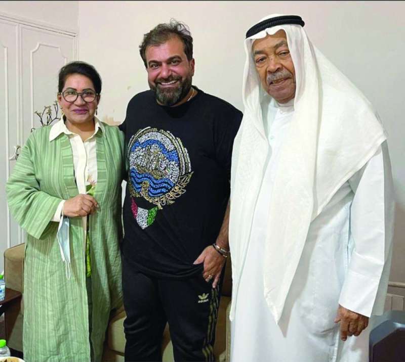 مناف عبدال متوسطاً سعد الفرج وسعاد عبدالله