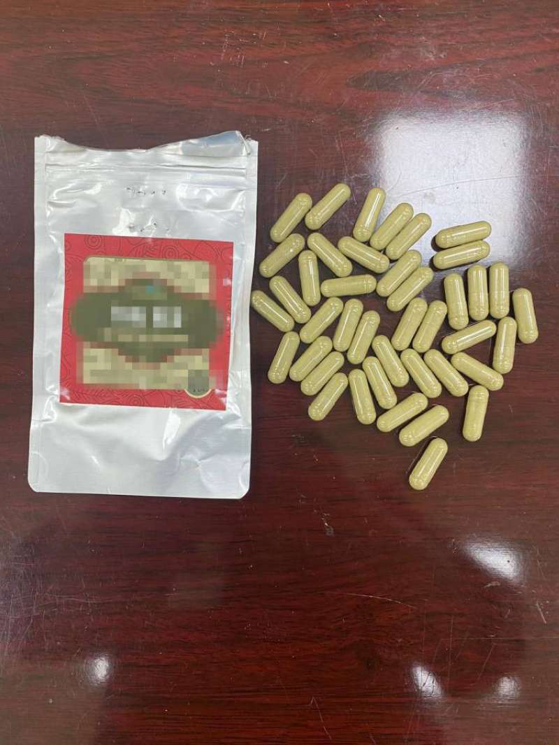  الجمرك الجوي أحبط محاولات تهريب مخدرات بالبريد السريع