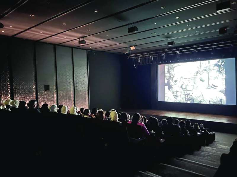 حضور جماهيري غفير في قاعة العرض 