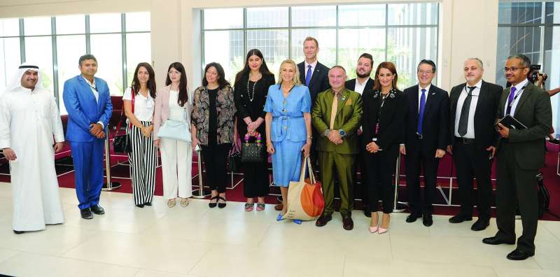 قياديو الجامعة والوفد الزائر	(تصوير سعود سالم)