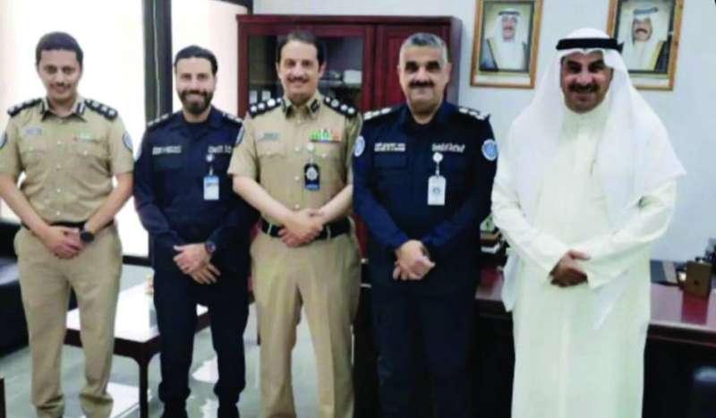 ‫العنتري مع قياديي مركز خدمة القيروان