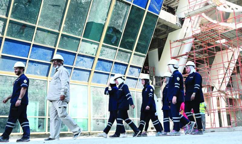 
مهندسون من الكوادر الوطنية المشرفة على المشروع 	(تصوير نايف العقلة)
