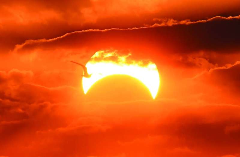 من كسوف الشمس الأخير في الكويت ديسمبر 2019 	(تصوير أسعد عبدالله) 