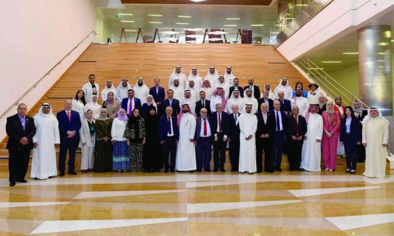 
لقطة جماعية للمشاركين والمشاركات في المؤتمر
