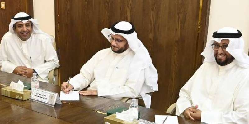 الشيتان متوسطاً العجمي والملا