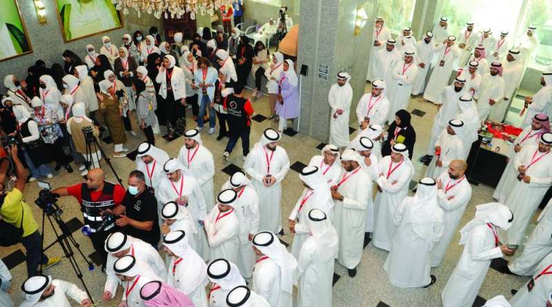 جانب من اعتصام الموظفين والموظفات 	(تصوير سعود سالم)
