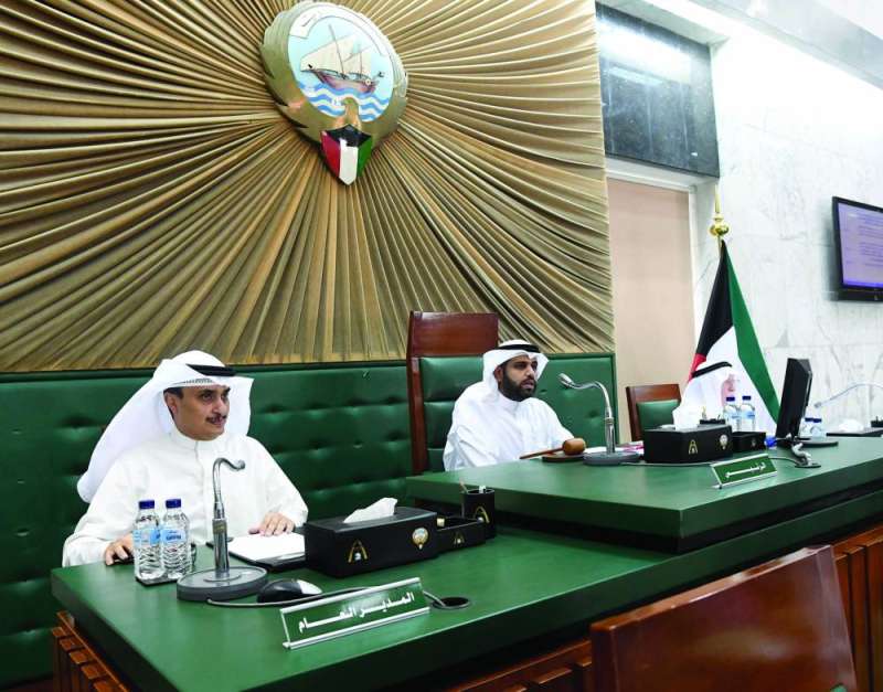 المحري مترئساً الجلسة بحضور المنفوحي