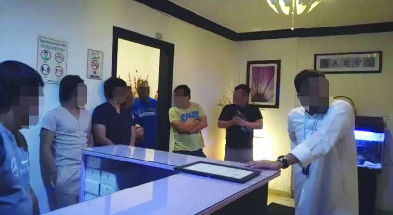 أعضاء اللجنة الثلاثية داخل أحد المعاهد 