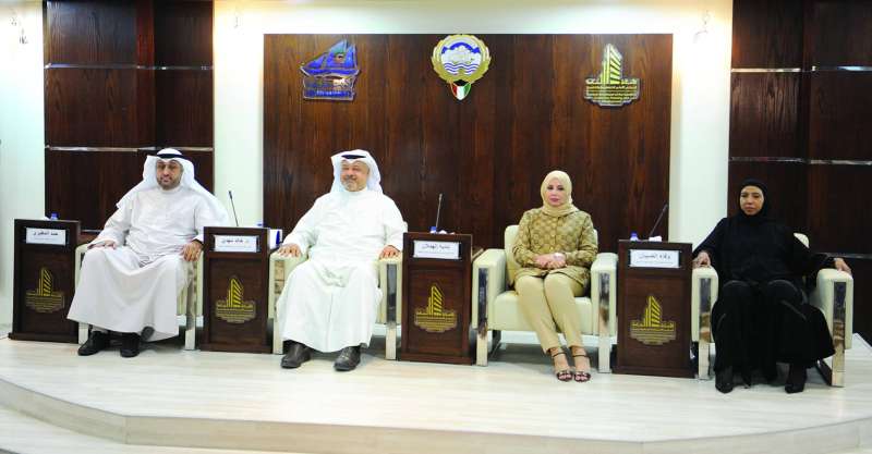 المتحدثون في ورشة العمل 	(تصوير سعود سالم)
