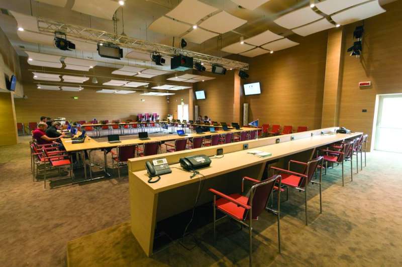 توفير أجهزة كمبيوتر بتقنيات عالية للوفود المشاركة
