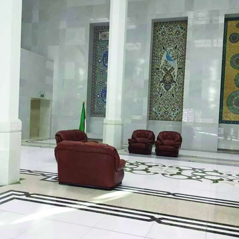 أحد مداخل المسجد