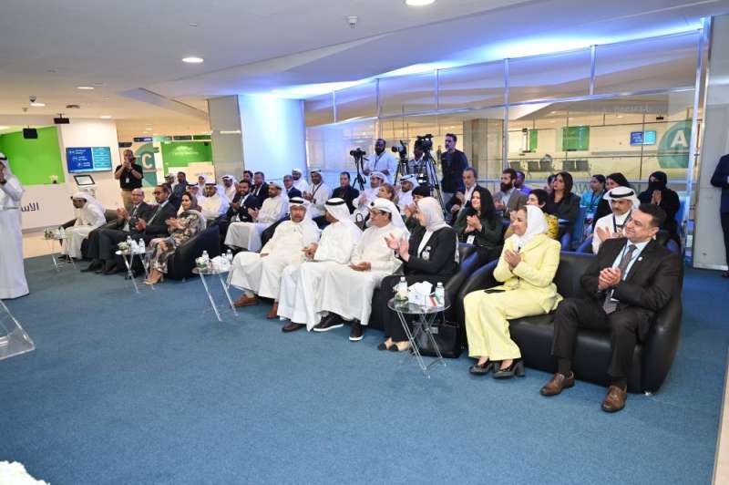 كبار الحضور خلال تدشين المركز