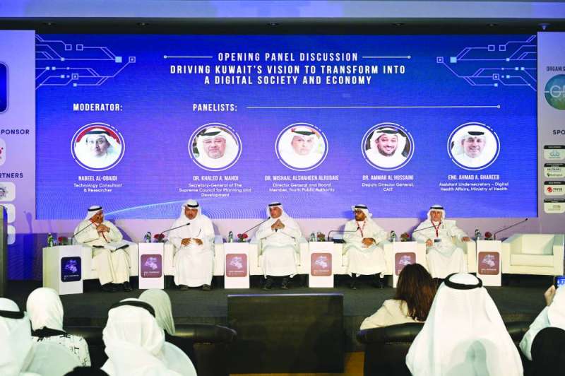 
المتحدثون في إحدى جلسات المؤتمر	 (تصوير أسعد عبدالله)
