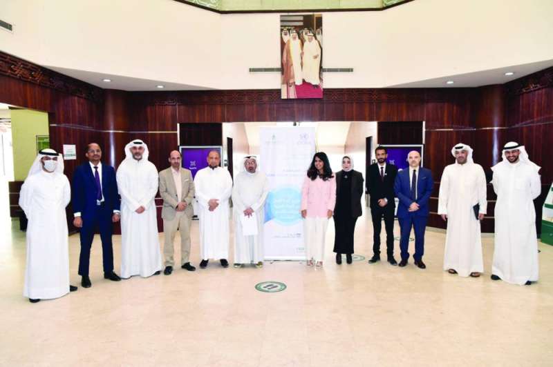 عدد من المشاركين في ورشة العمل