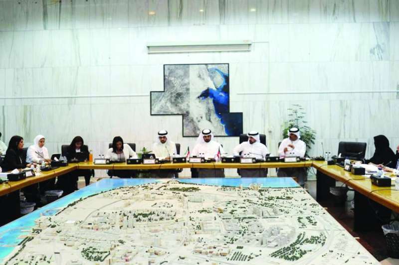 جانب من اجتماع اللجنة القانونية والمالية أمس