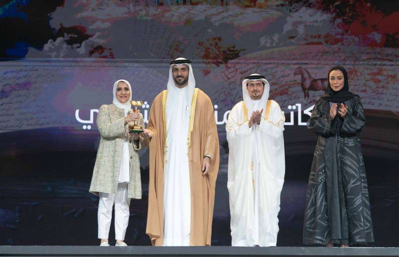 الأديبة الكويتية منى الشمري تفوز بـ«أفضل كتاب».. في معرض الشارقة