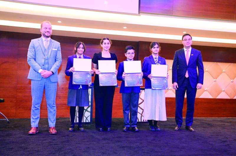 تكريم طلبة متفوقين بحضور سفير فيتنام
