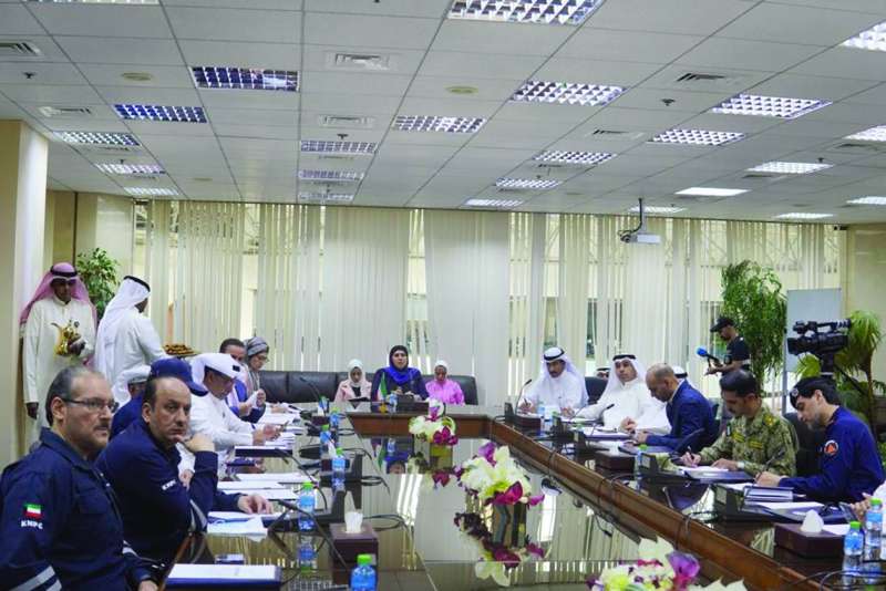 بوقماز خلال ترؤسها اجتماع لجنة تداعيات الأمطار
