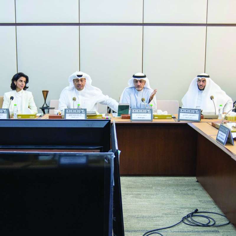 
المطر مترئساً اجتماع اللجنة التعليمية
