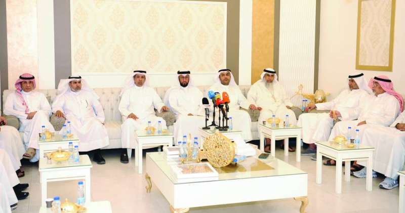 
العجمي والمعجل في ديوانية أحد المواطنين في «جابر الأحمد»