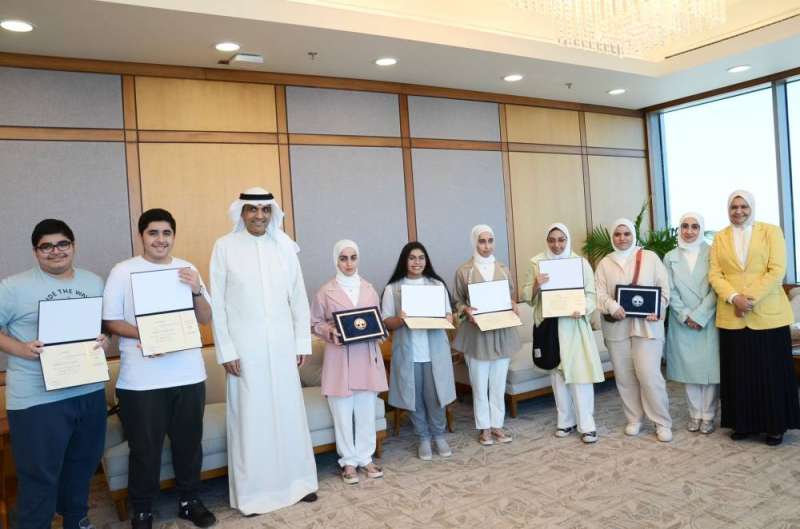 حمد البرجس متوسطا المكرمين